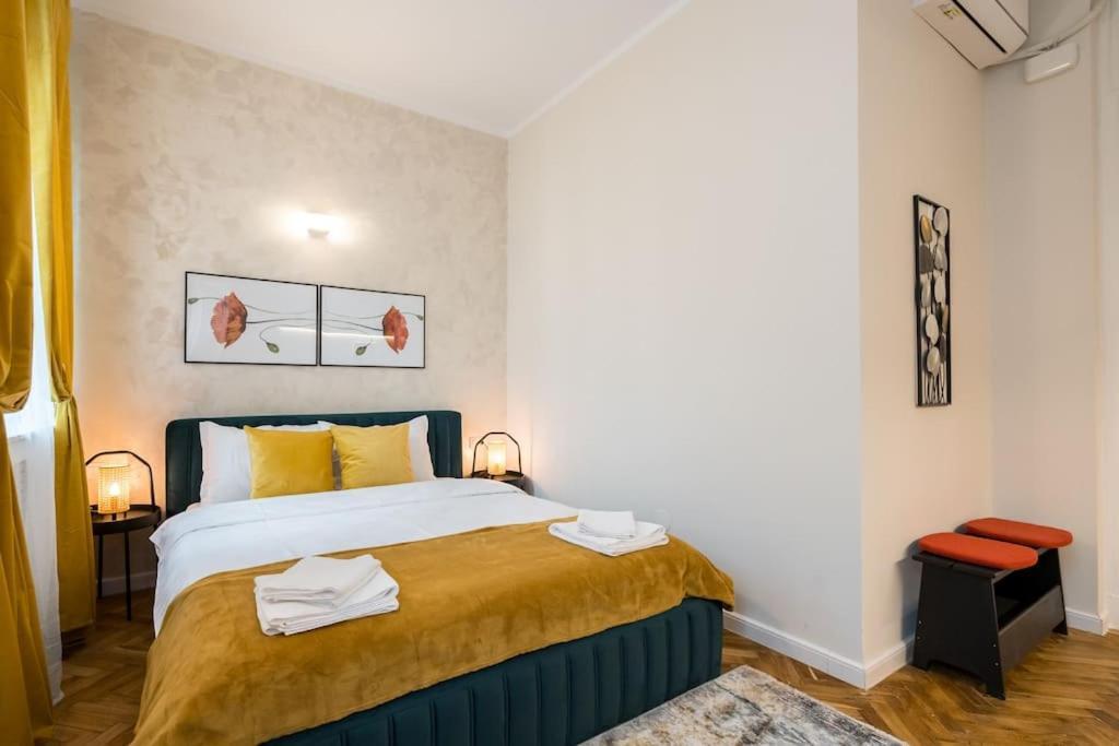 Apartment Stylish 5br - Ateneu - Amazing Location Bucharest