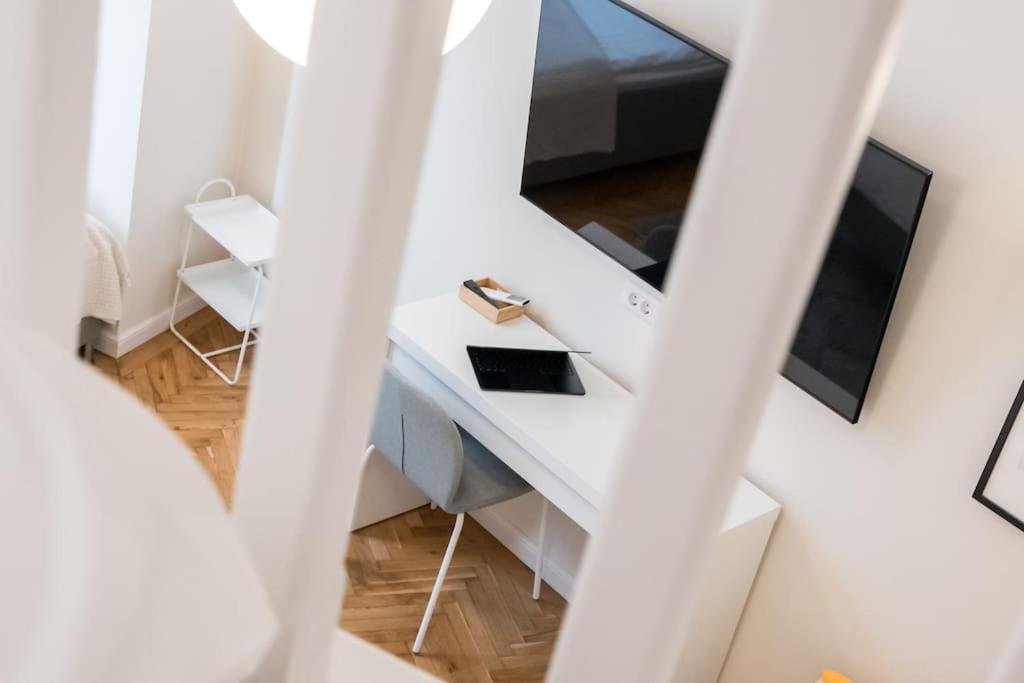 Stylish 5br - Ateneu - Amazing Location Apartment Bucharest