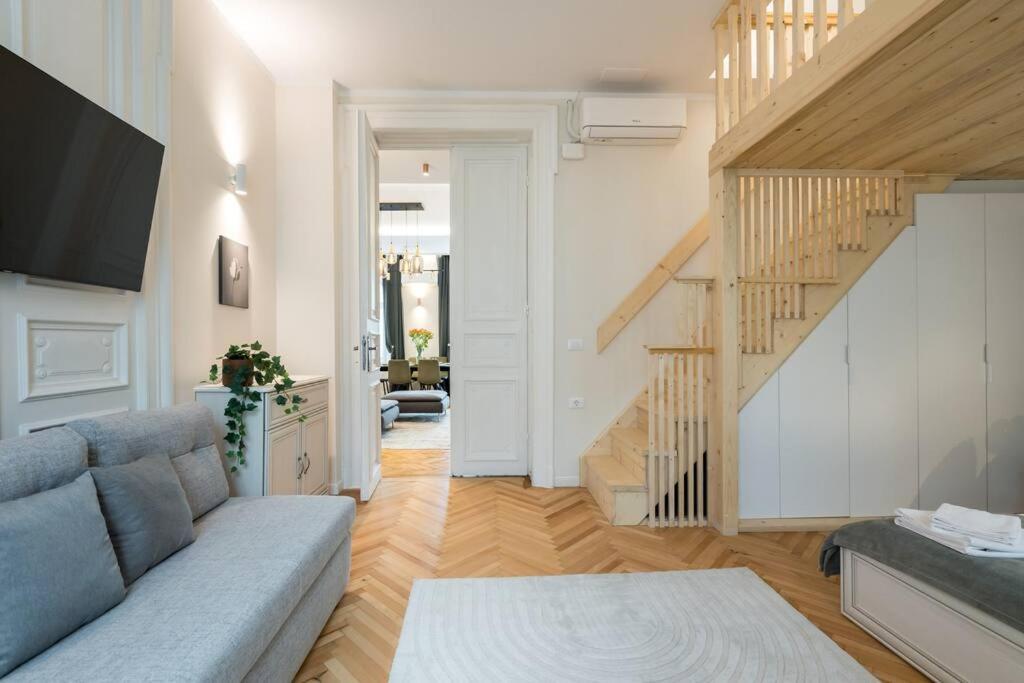 Stylish 5br - Ateneu - Amazing Location Bucharest