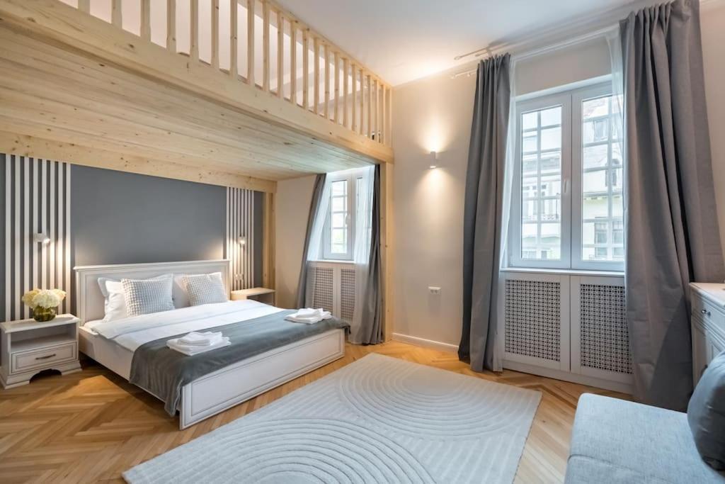 Stylish 5br - Ateneu - Amazing Location * Bucharest