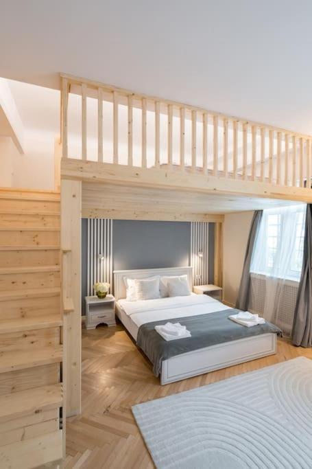 Apartment Stylish 5br - Ateneu - Amazing Location Bucharest