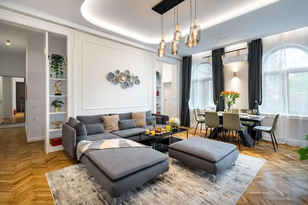Stylish 5br - Ateneu - Amazing Location Bucharest