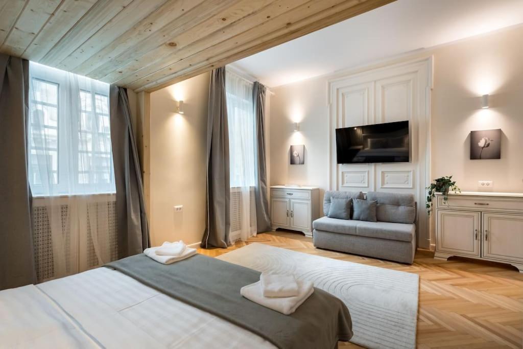 Stylish 5br - Ateneu - Amazing Location Apartment Bucharest