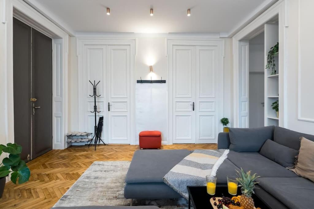 Apartment Stylish 5br - Ateneu - Amazing Location Bucharest