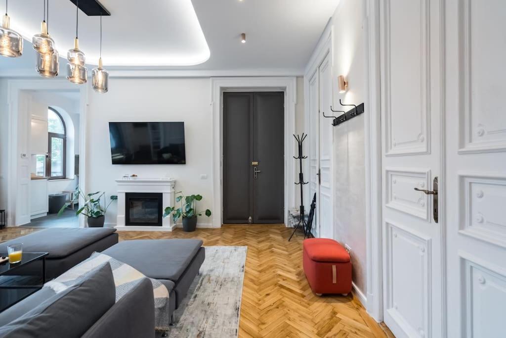 Stylish 5br - Ateneu - Amazing Location Apartment
