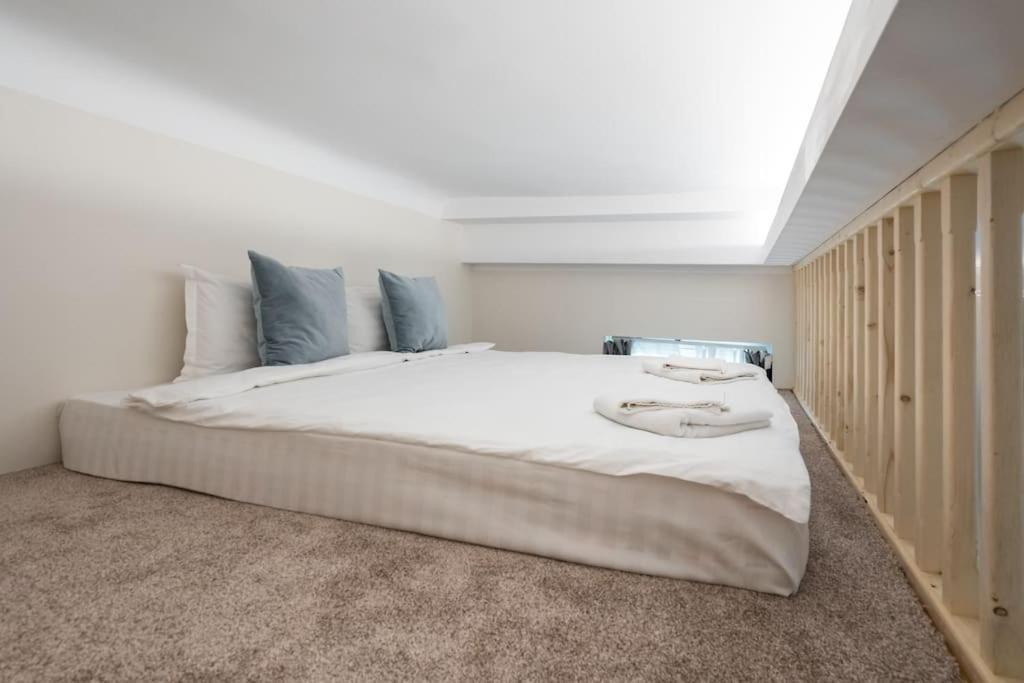 Stylish 5br - Ateneu - Amazing Location * Bucharest