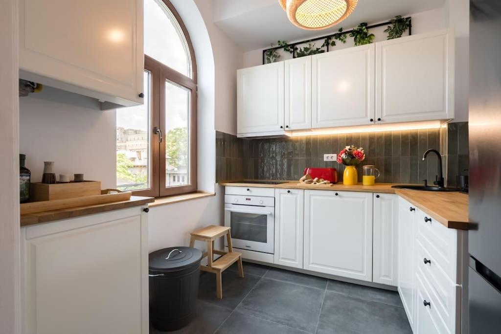 Stylish 5br - Ateneu - Amazing Location Apartment Bucharest