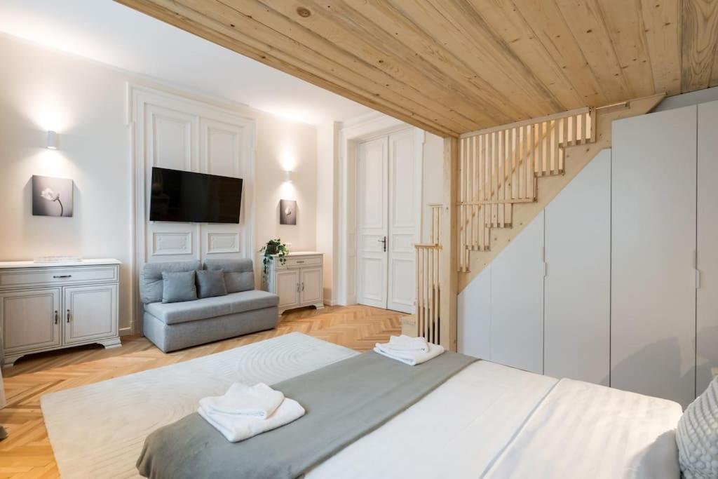 Stylish 5br - Ateneu - Amazing Location Apartment