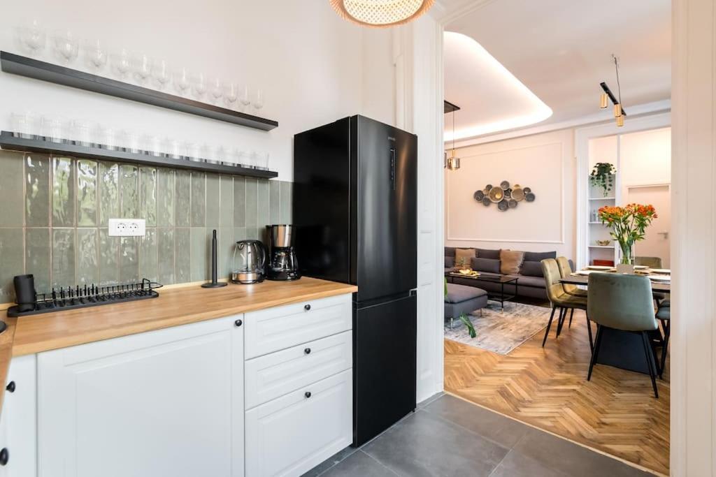 Stylish 5br - Ateneu - Amazing Location Apartment Bucharest