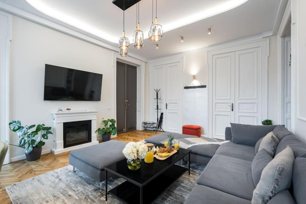 Stylish 5br - Ateneu - Amazing Location Apartment *