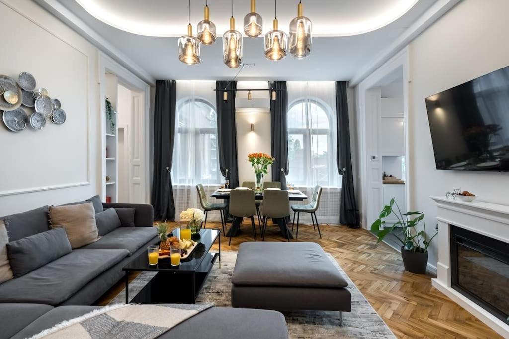 Stylish 5br - Ateneu - Amazing Location Apartment Bucharest
