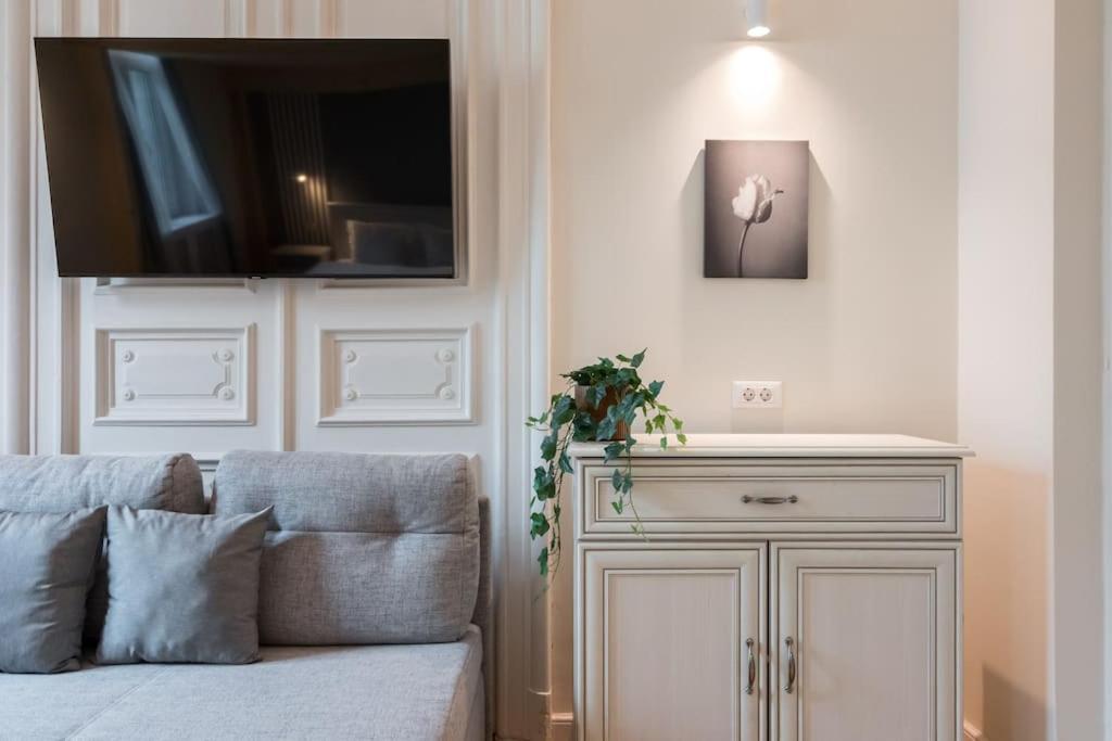 Stylish 5br - Ateneu - Amazing Location Bucharest