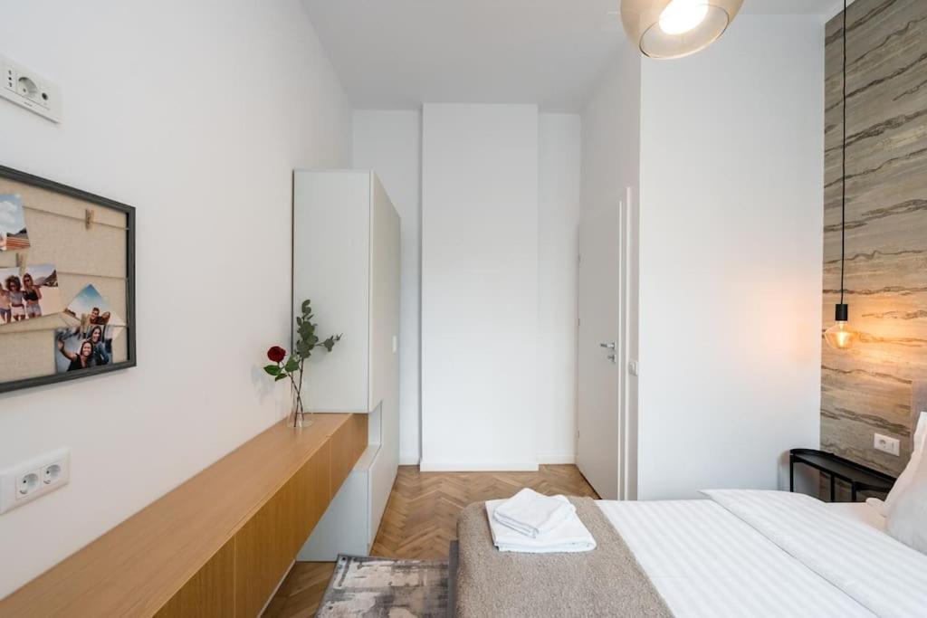 Stylish 5br - Ateneu - Amazing Location Apartment Bucharest