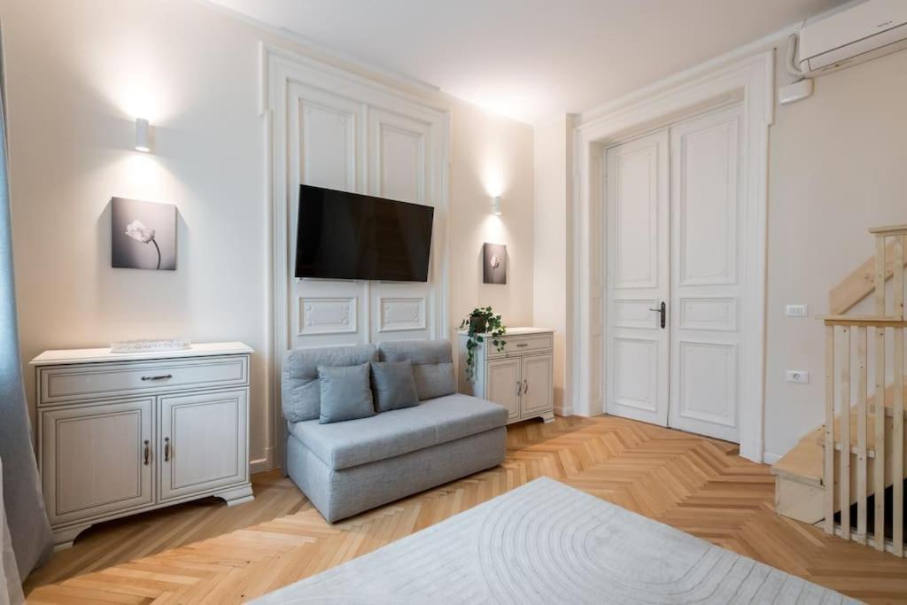 Apartment Stylish 5br - Ateneu - Amazing Location Bucharest