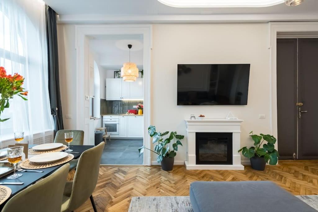 Stylish 5br - Ateneu - Amazing Location Apartment *
