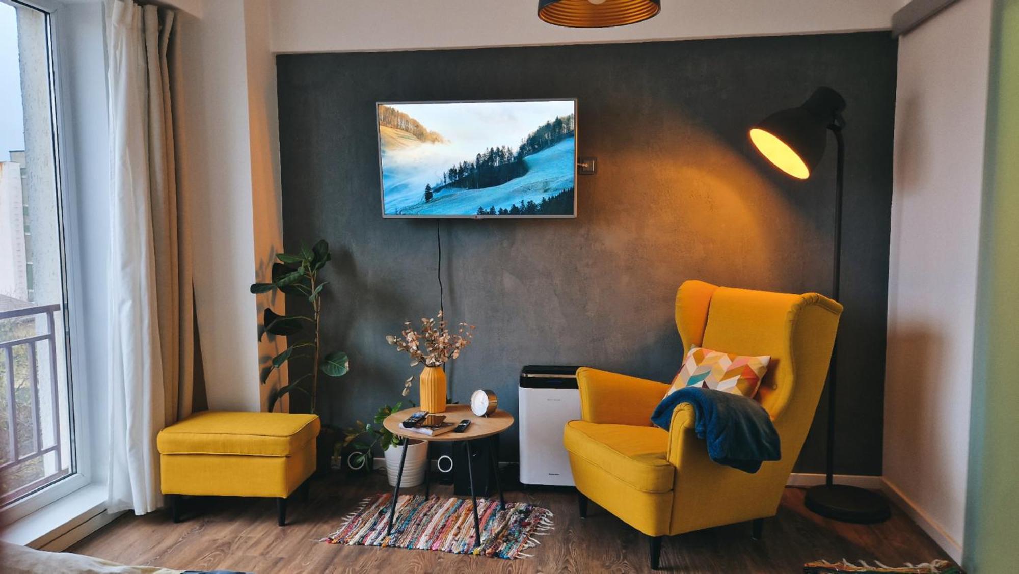 Free Parking & Self Check-in Westside Near The Lake, Lacul Morii, Near Metro Stations Sector 6 Apartment *