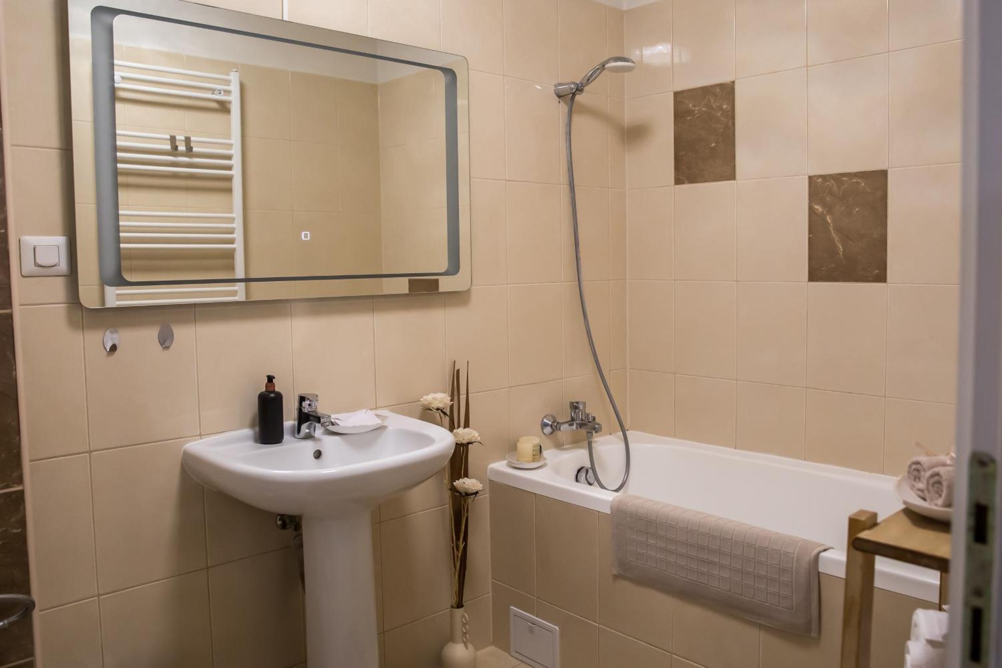 Jsn House - Private Parking & Premium Services Apartamento