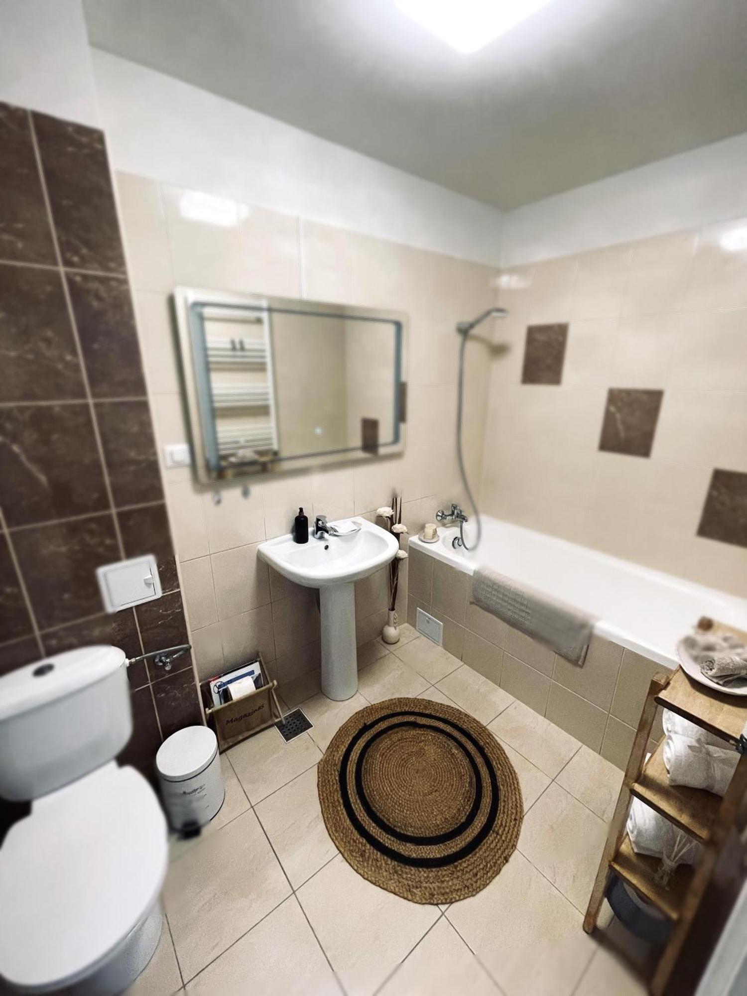 Jsn House - Private Parking & Premium Services Apartamento