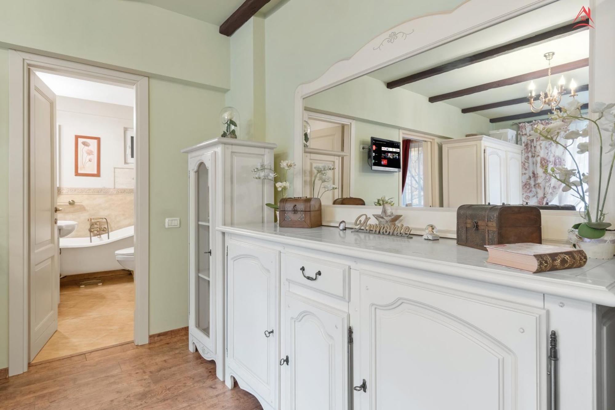 Feels Like - Old Town Apartment