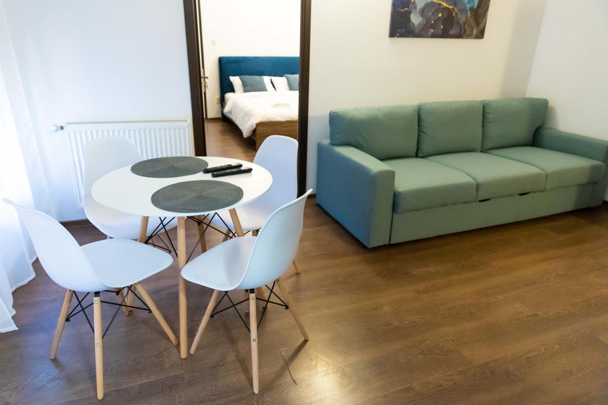 Apartment Lsix *