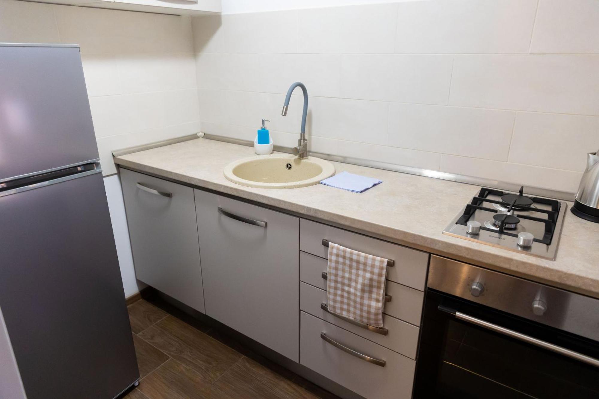 Lsix Apartment *