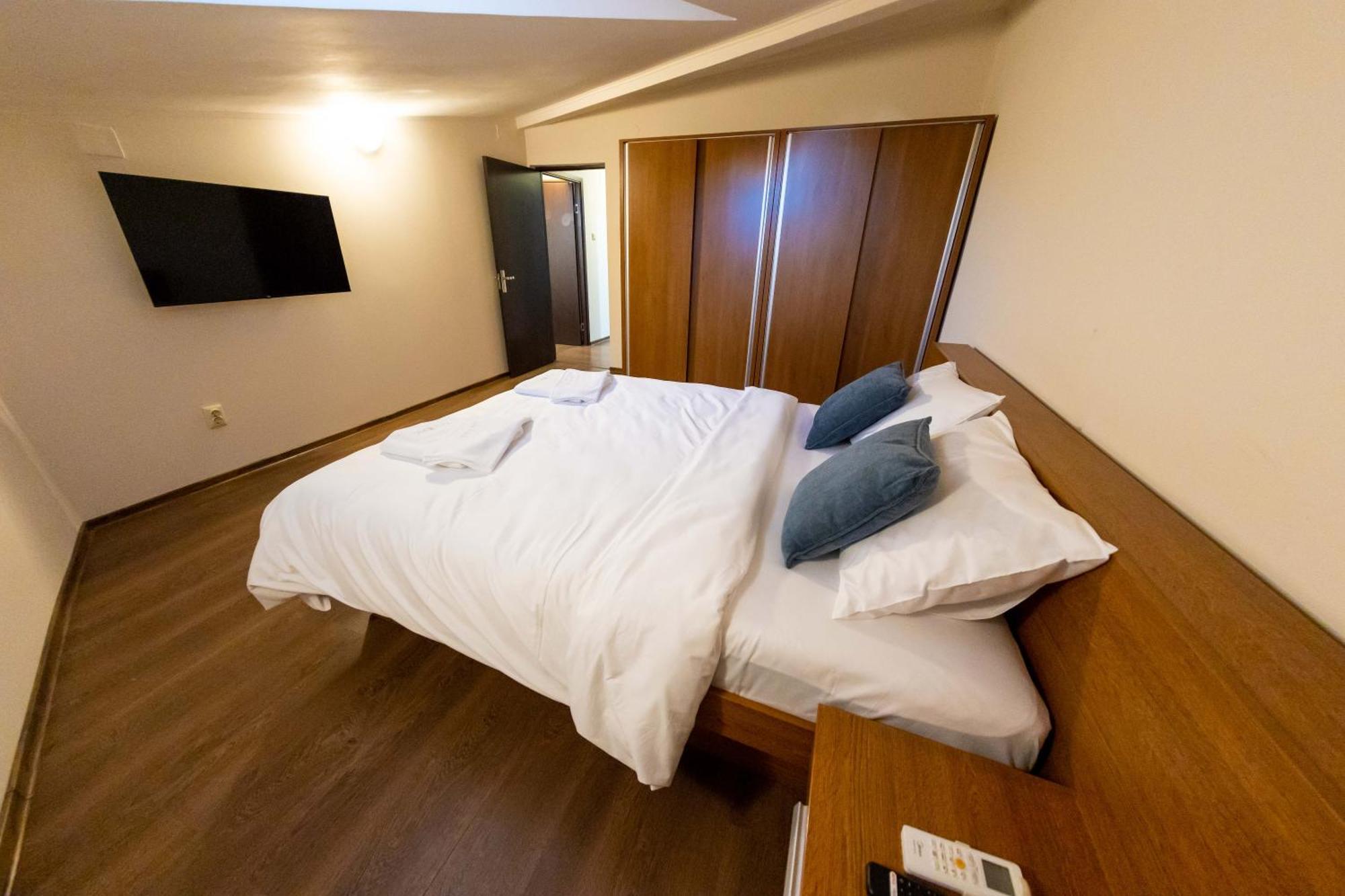 Lsix Apartment Bucharest