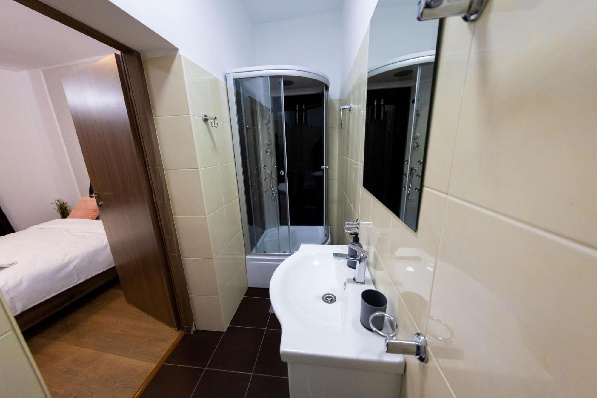 Lsix Apartment *