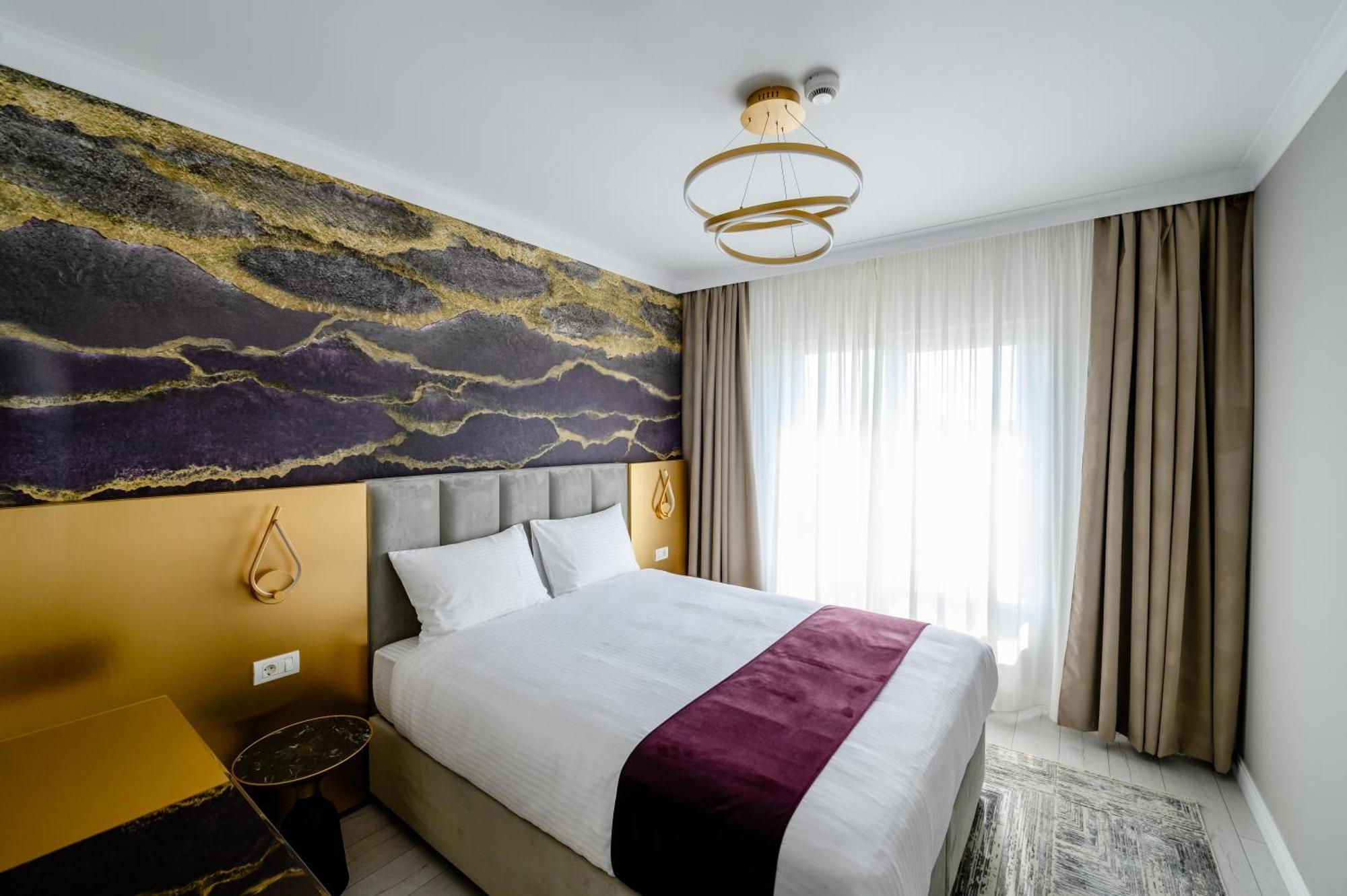 Elitte & Hotel Roşu