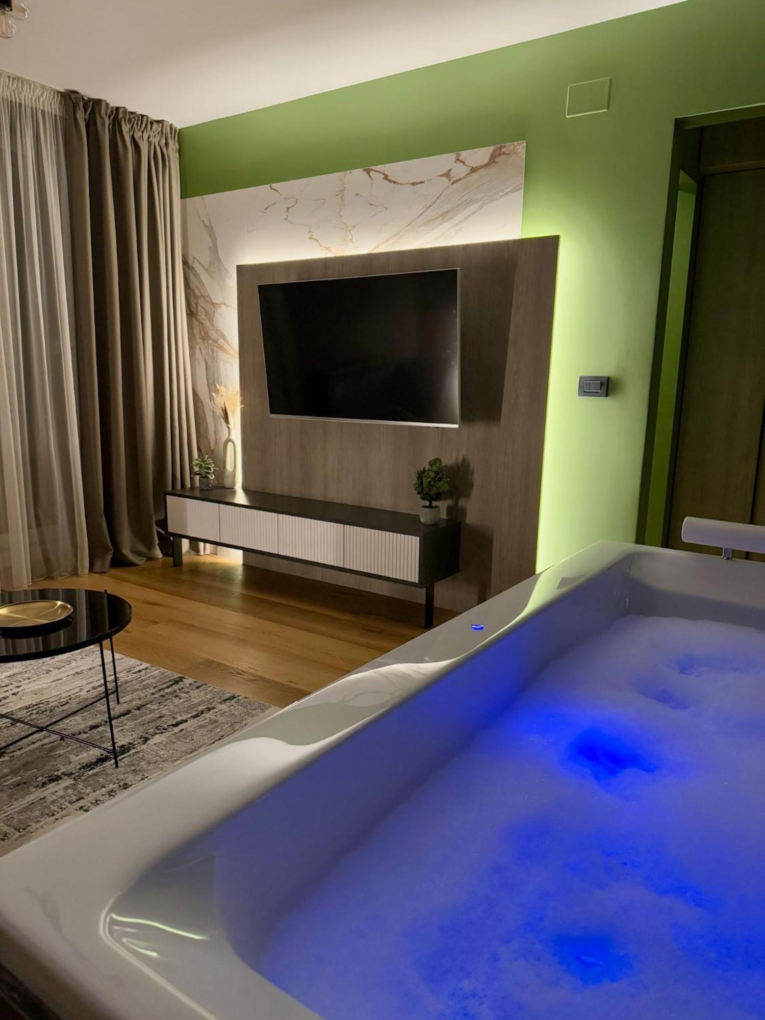 Jacuzzi Old Town Escape Apartamento Bucareste