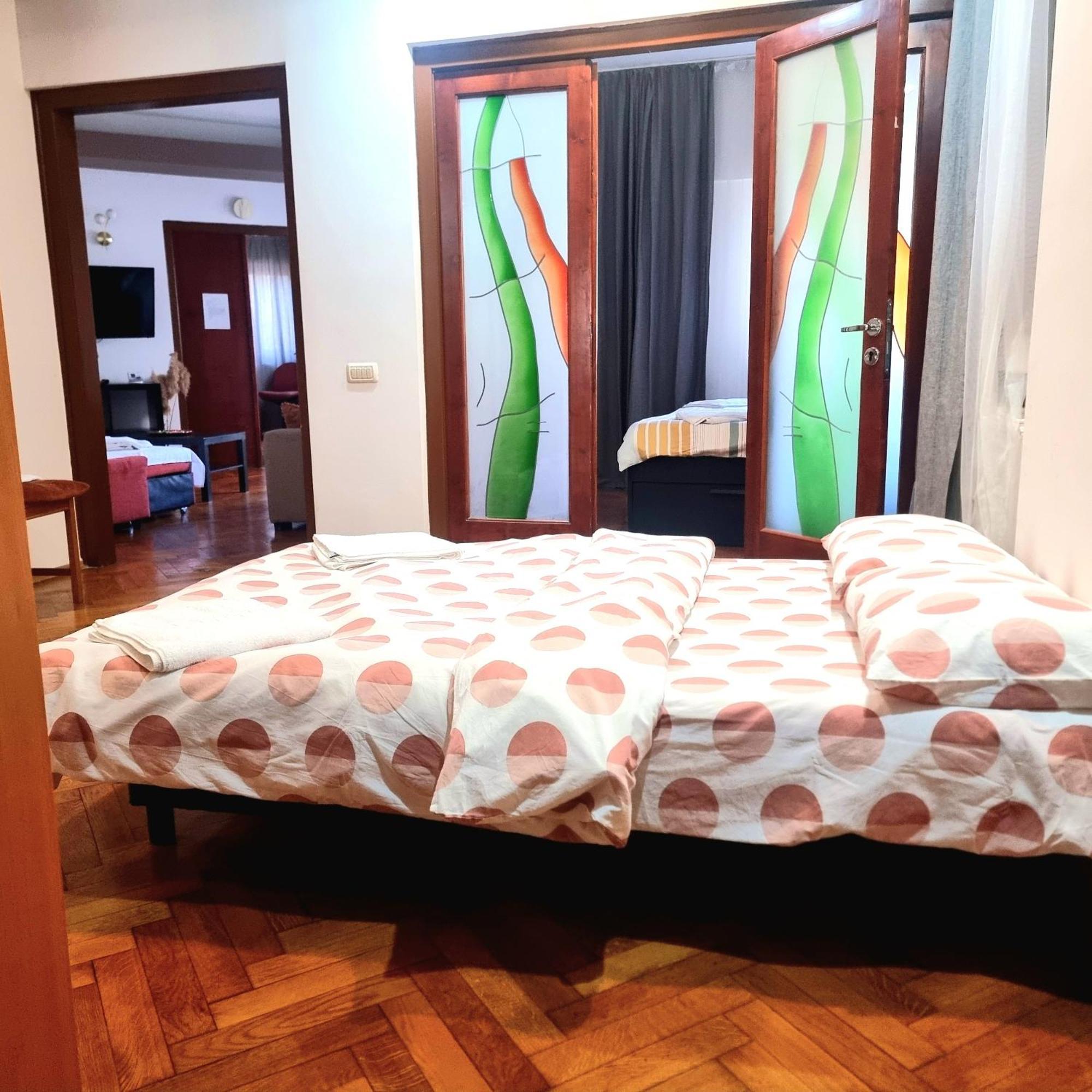 Near Old Town - Chill & Relax - 3Bdr Cozy & Roomy Bucareste