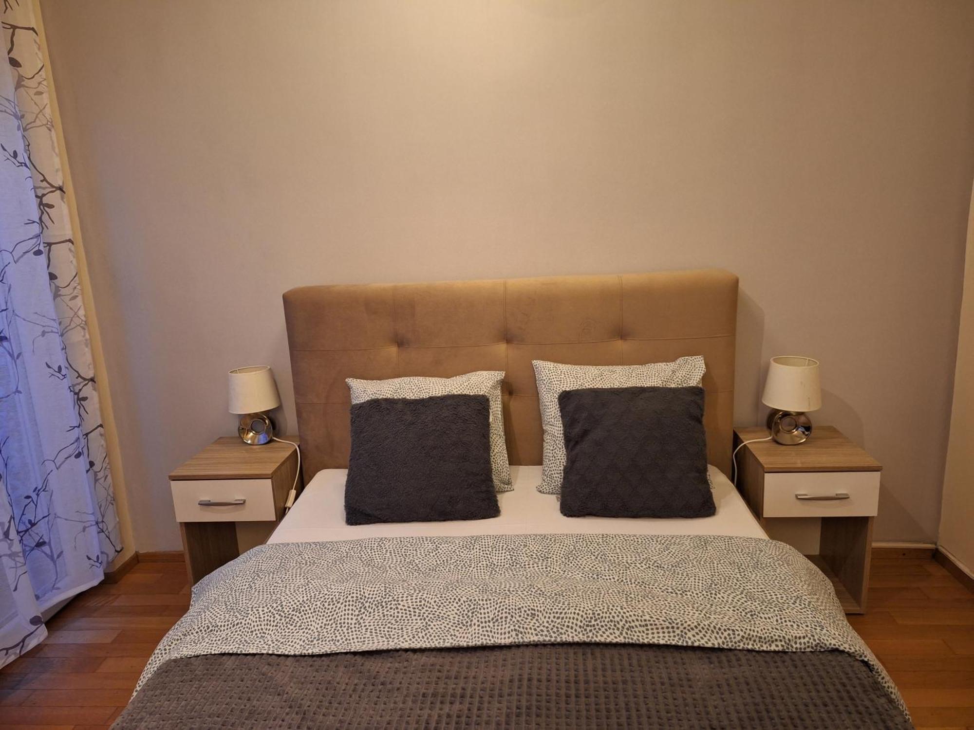 Black And White Apartament Bucureşti