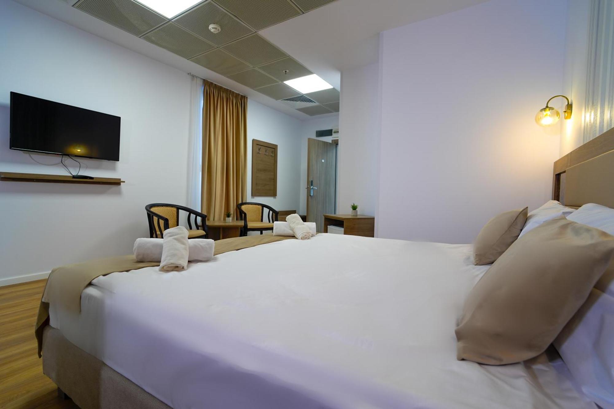 Sir Fundeni Hotel