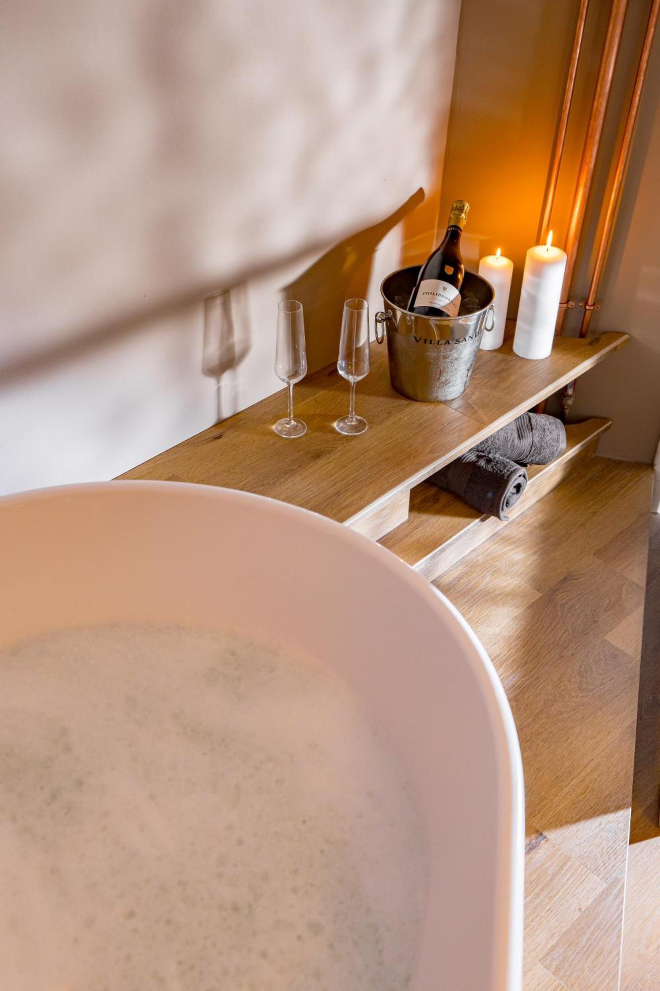 Downtown Calea Victoriei 100 Jacuzzi&sauna&bathtub