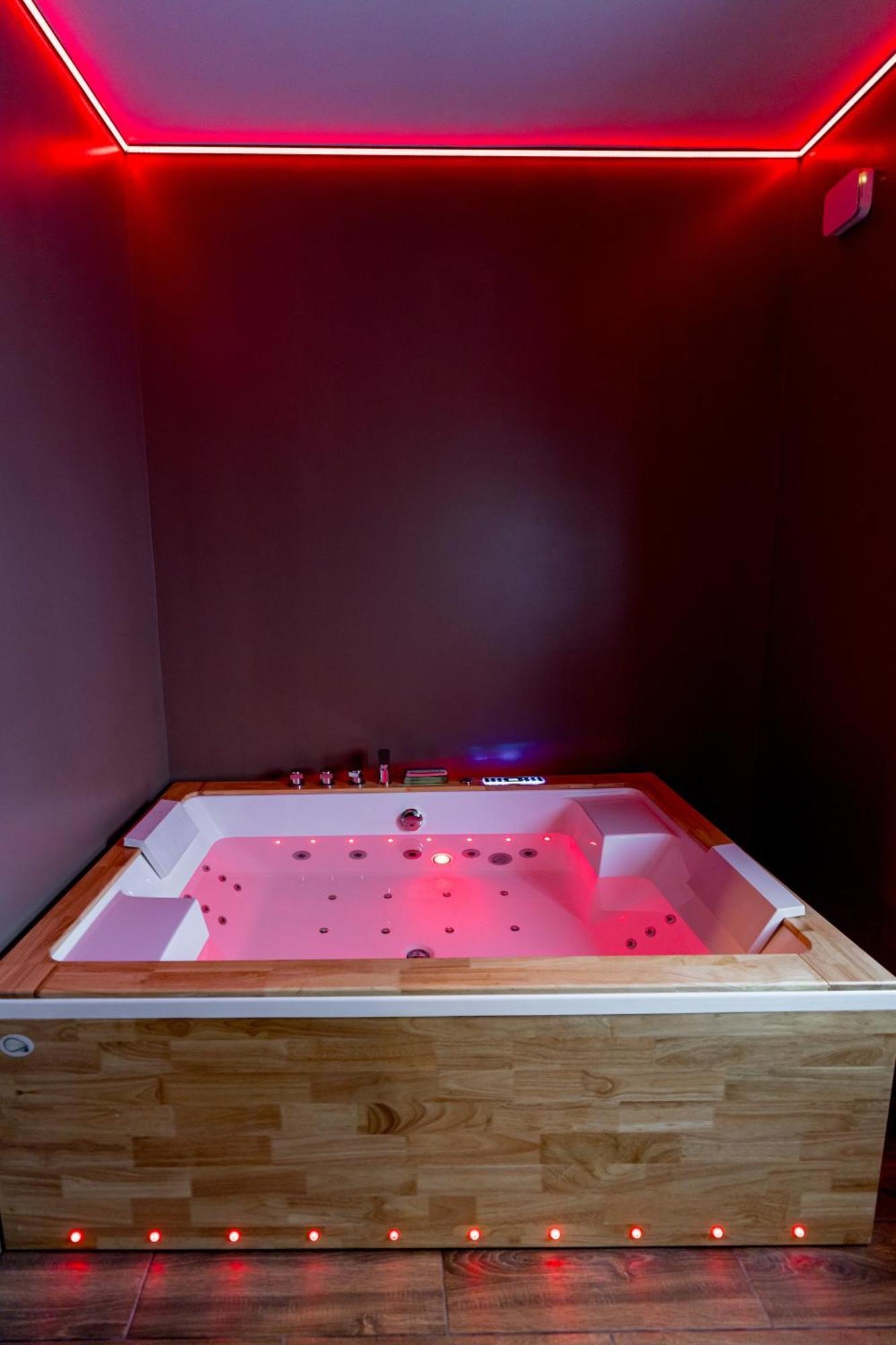 Downtown Calea Victoriei 100 Jacuzzi&sauna&bathtub Apartament Bucureşti