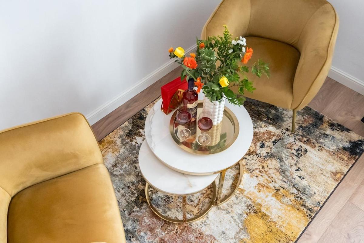 G24 - Luxurious & Cozy Inspired By Freedom Apartment