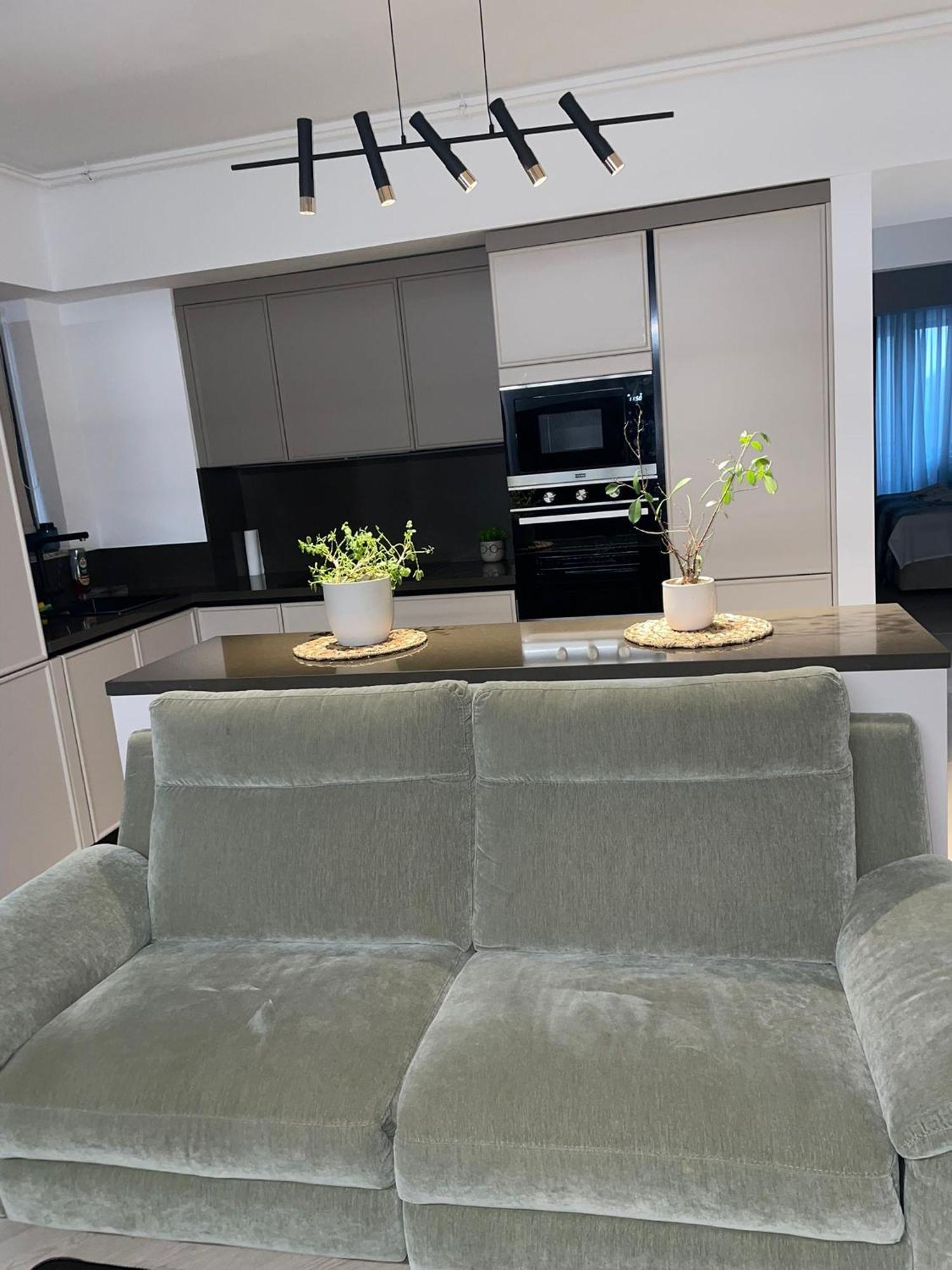 Fancy With 2br Apartment *