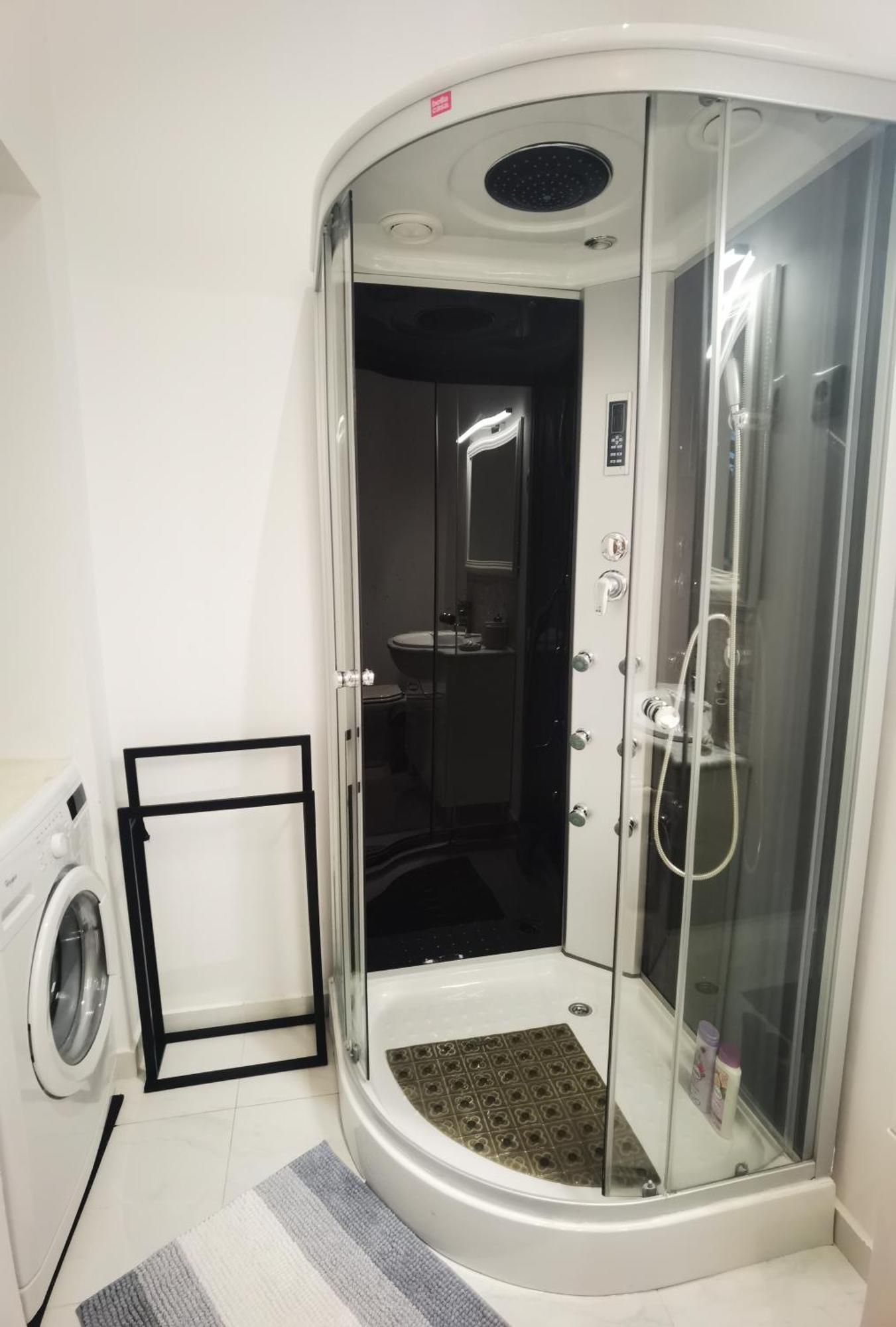 White House Parc Carol Apartment