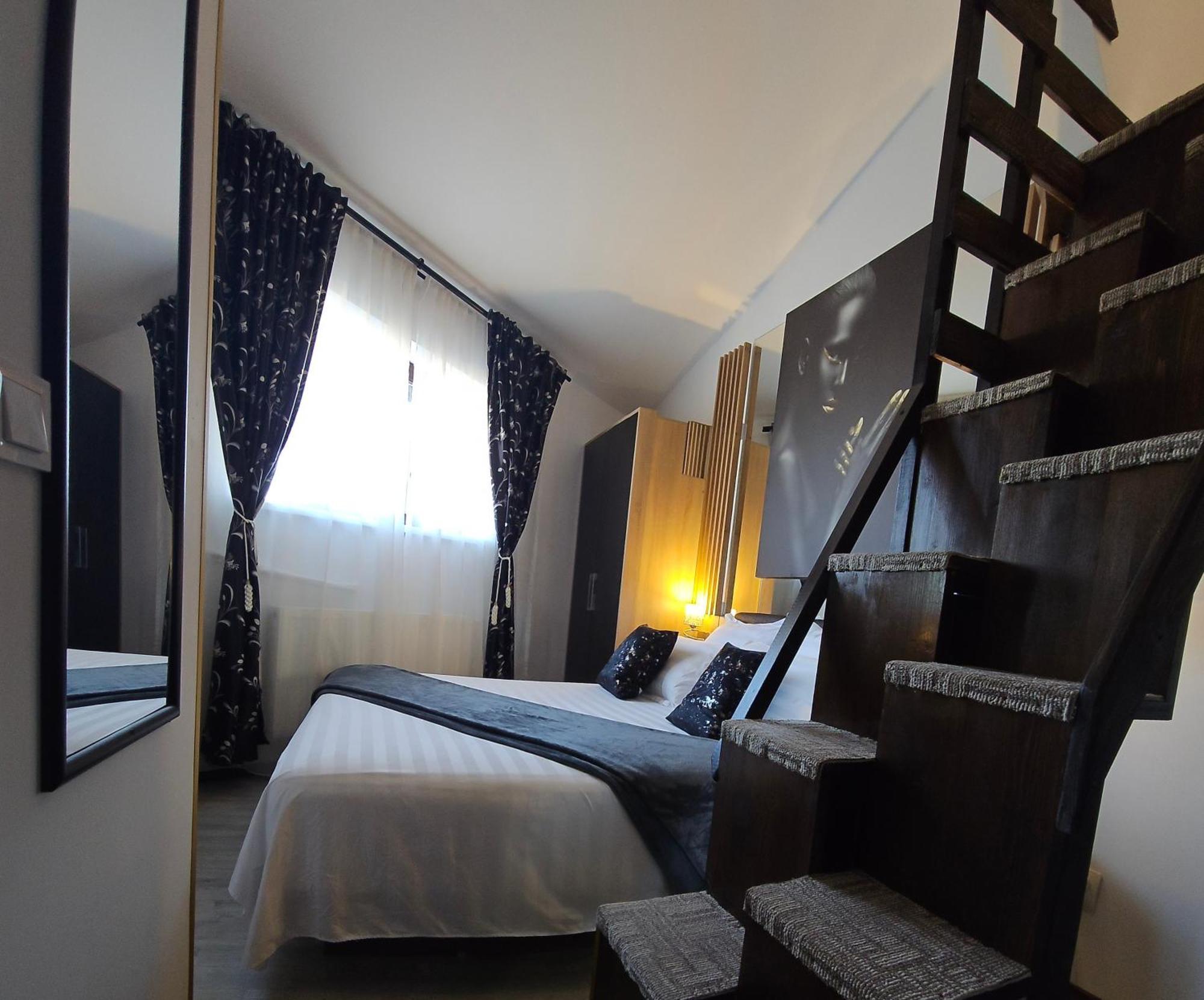 Hotel Theline 3*