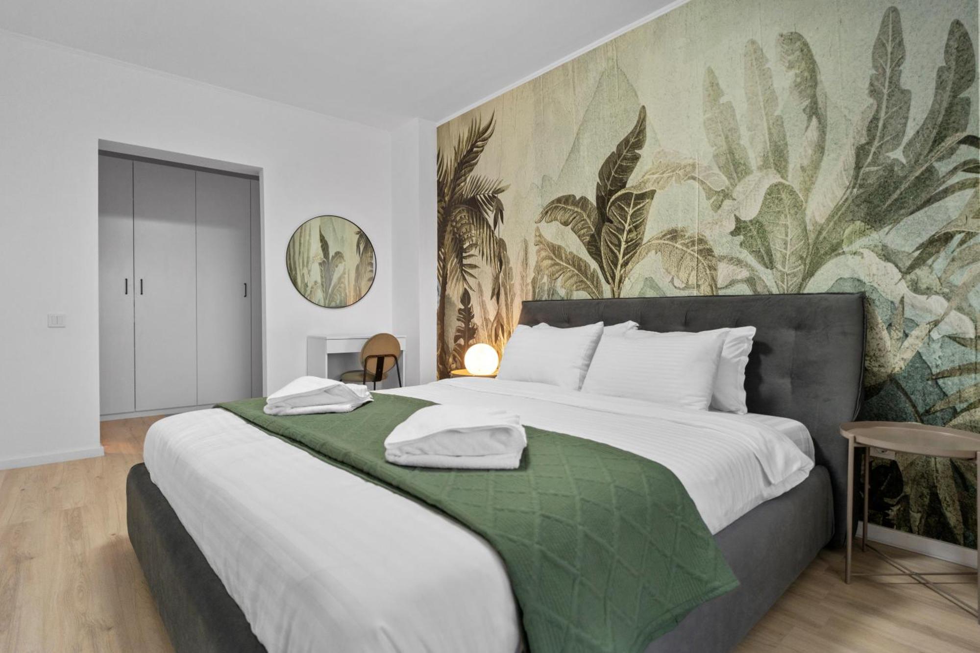 High-end With Panoramic View, Parking & Pool *