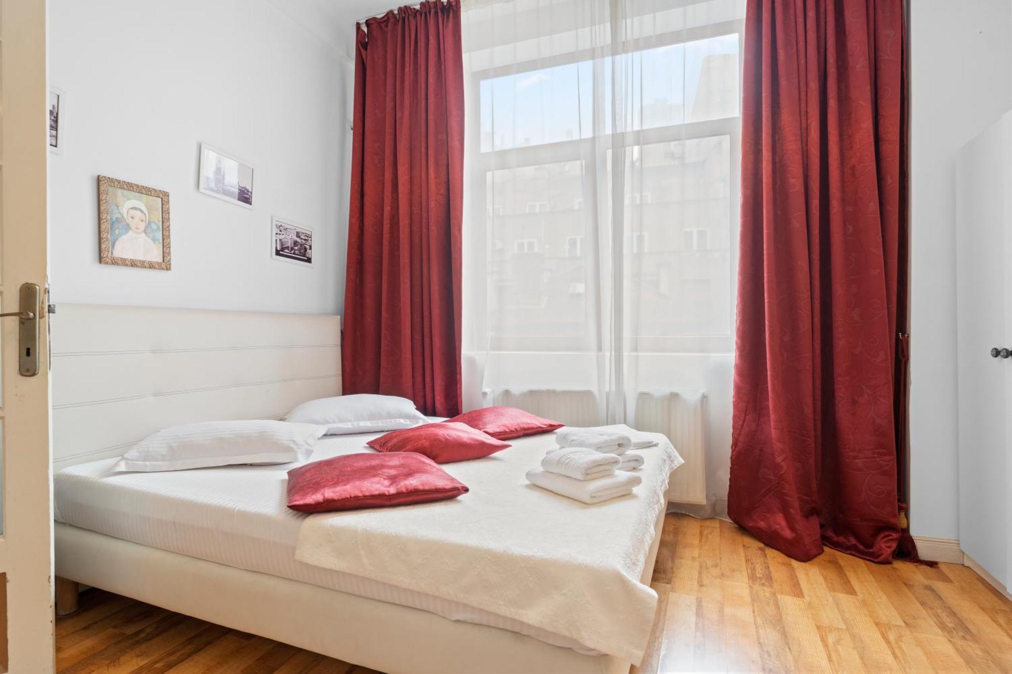 Apartment Golden Residences - & Penthouse In Old Town Bucharest