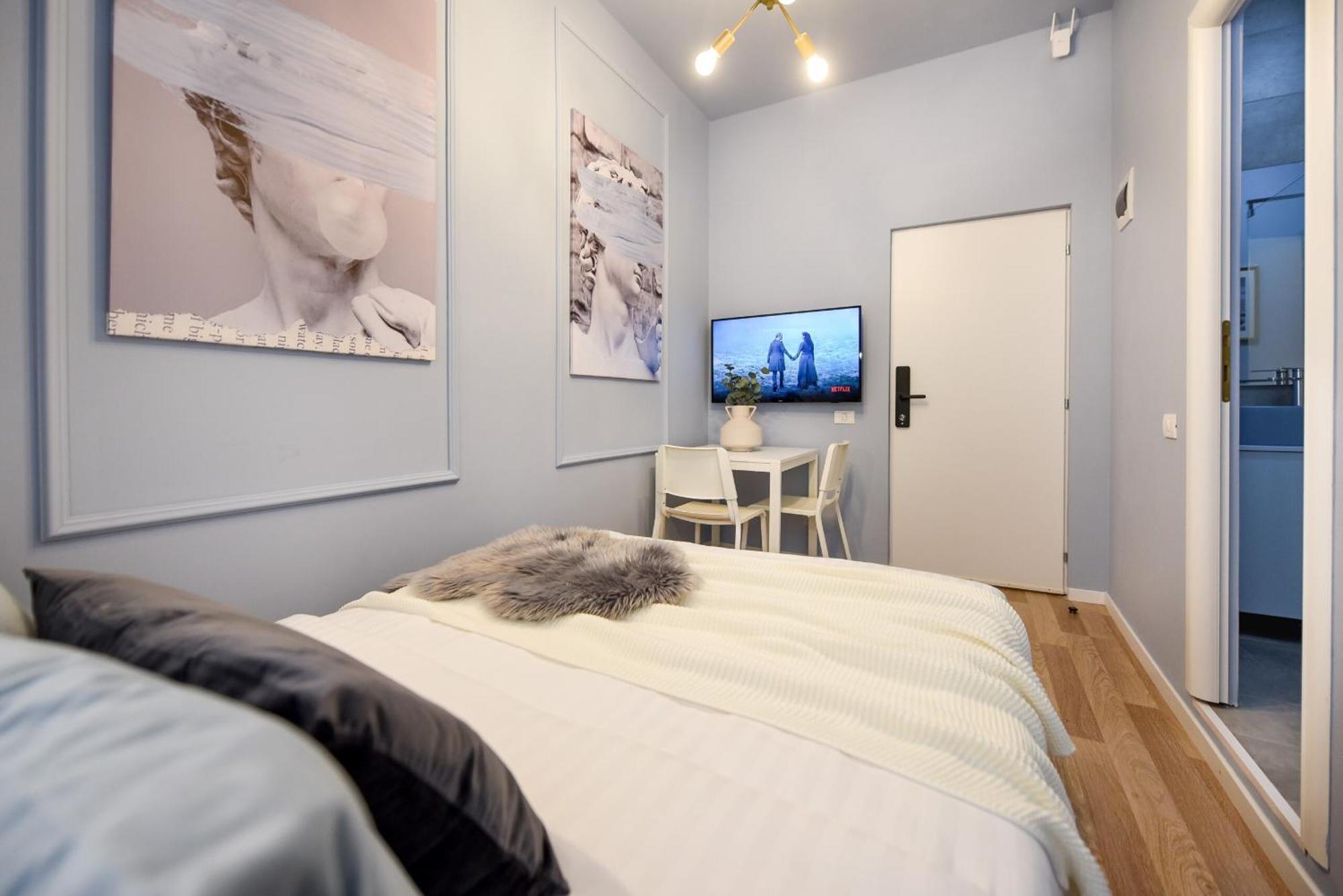 Elegant On Magheru Boulevard - The Art Of Living Simply Apartment *