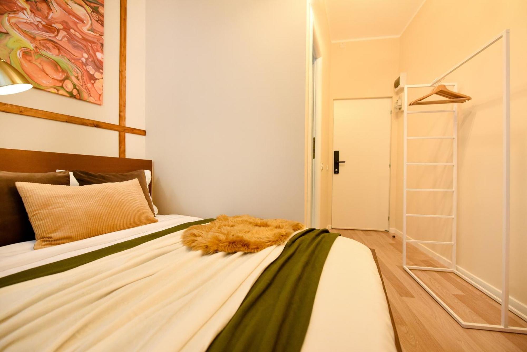 Elegant On Magheru Boulevard - The Art Of Living Simply Apartment