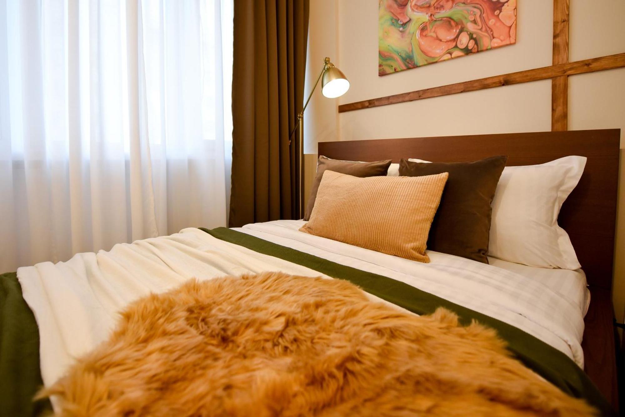 Apartment Elegant On Magheru Boulevard - The Art Of Living Simply *