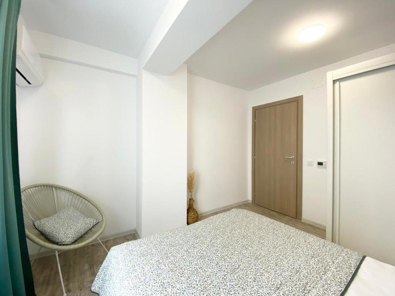 The Painter - Timpuri Noi 1br With Parking Bucharest
