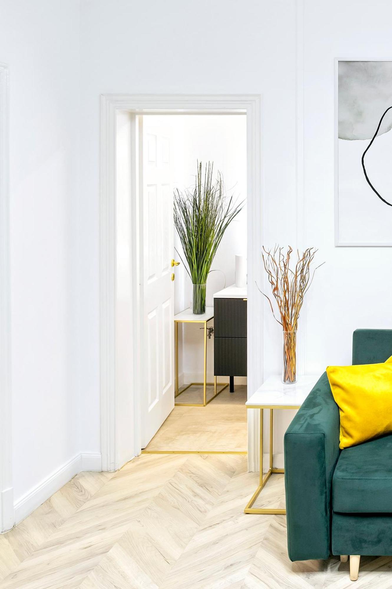 Garden High Ceilings Free Parking