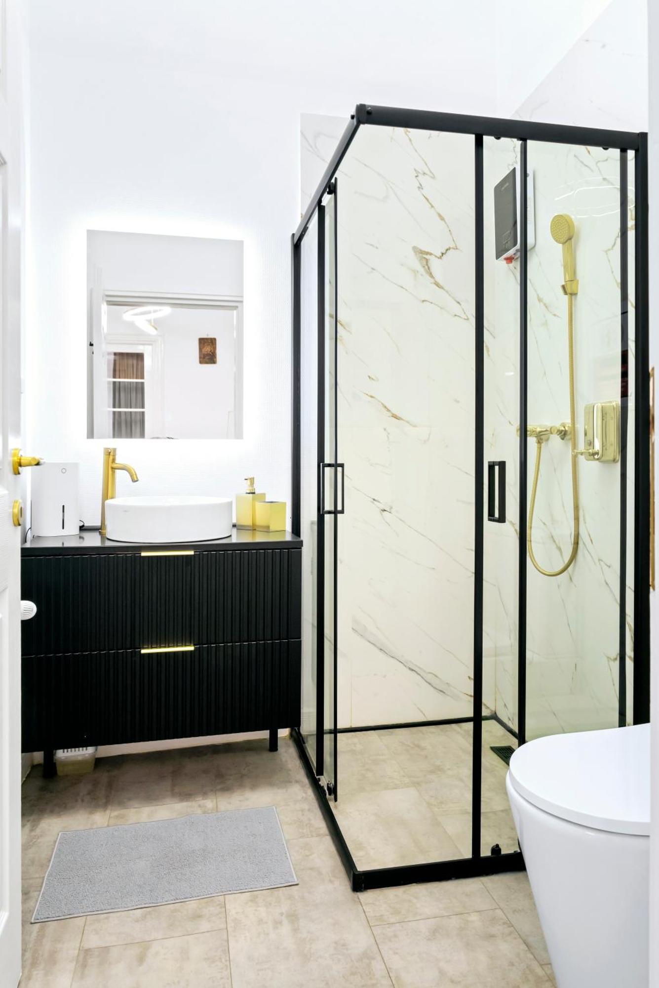 High Ceilings Garden - Parking Apartment *