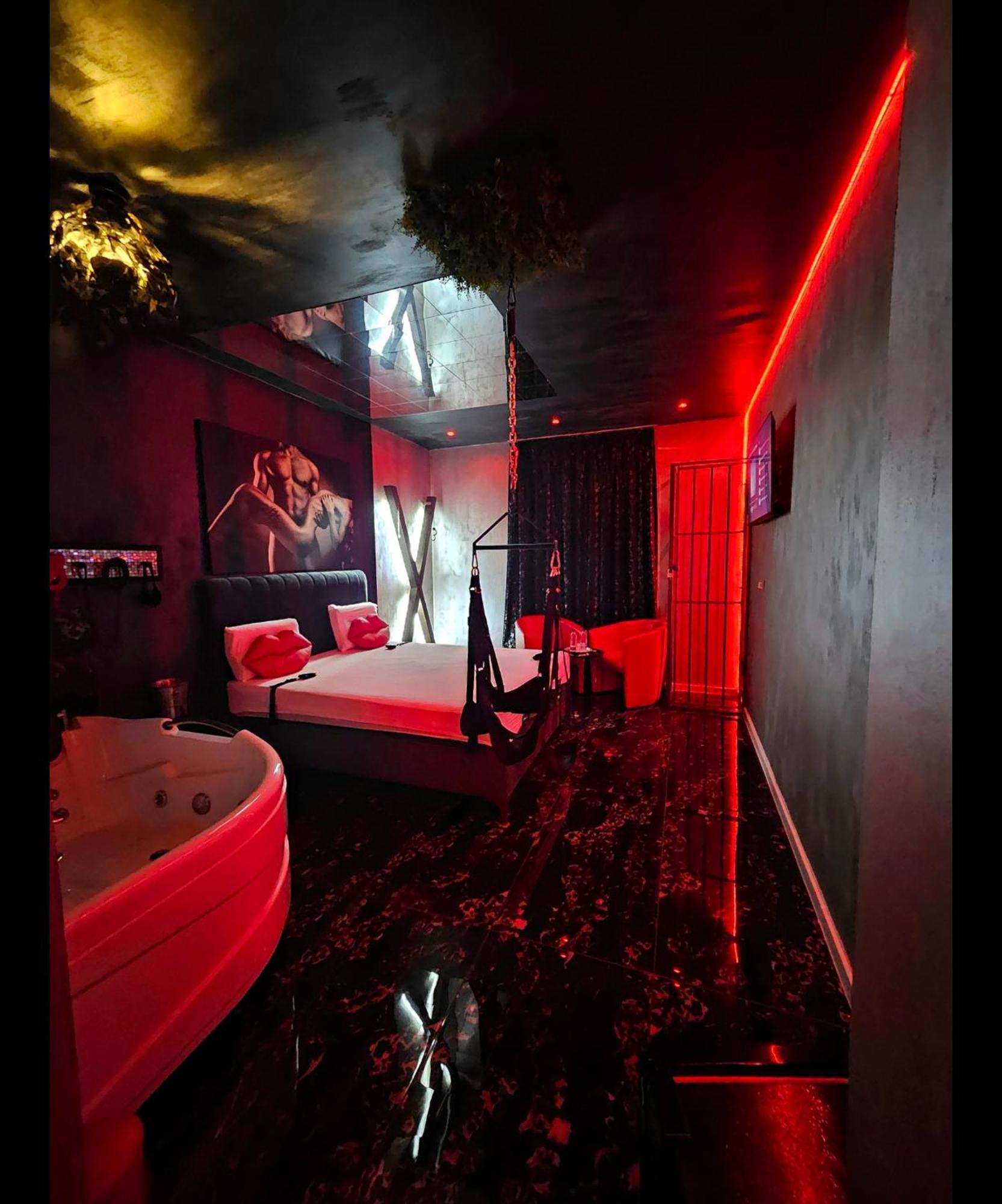 Love Room Homestay Bucharest