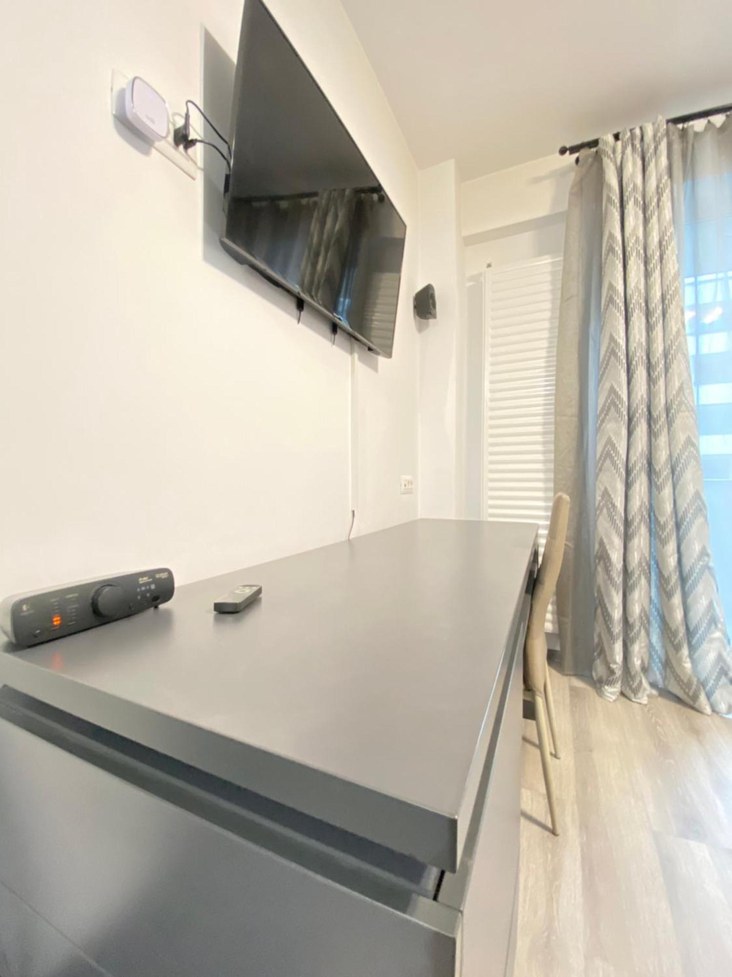 Apartament At Carol Park *