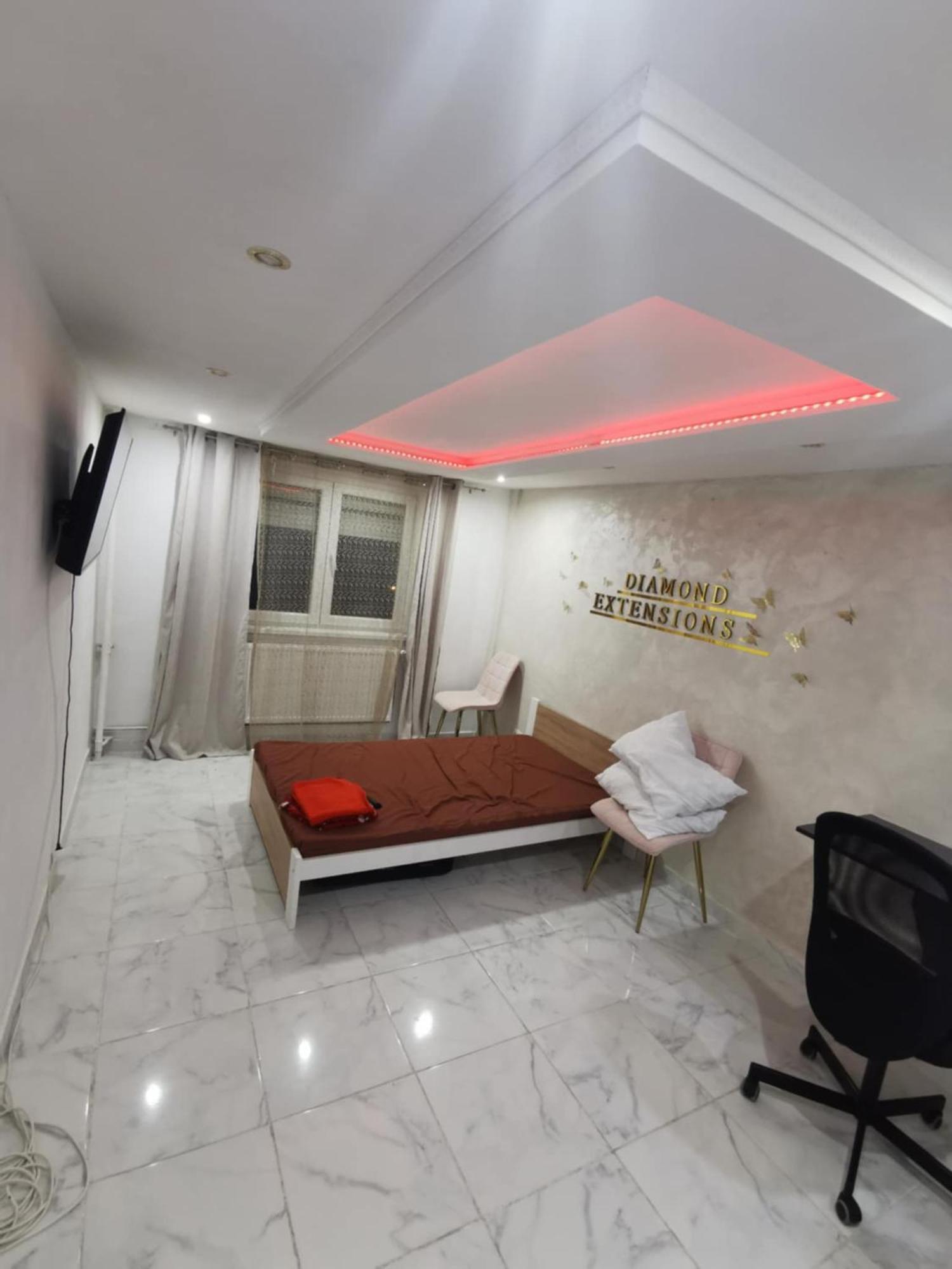 Diamond Apartment *
