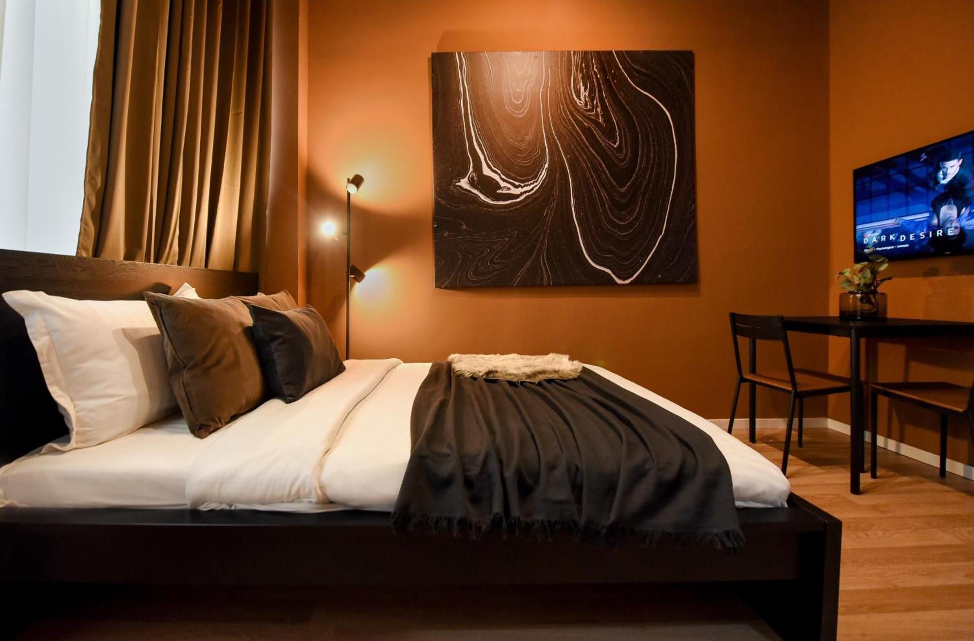 Apartment Elegant On Magheru Boulevard - The Art Of Living Simply